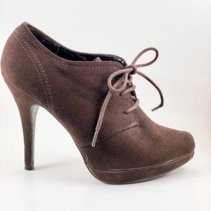 💕Brown Ankle Xappeal Lace up Booties💕